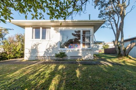 Photo of property in 18 Link Road, Newlands, Wellington, 6037