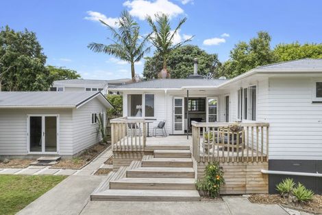 Photo of property in 12 Mayburn Road, Te Atatu Peninsula, Auckland, 0610