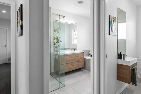 Photo of property in 7 Willow Brook Place, Clive, 4102