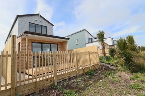 Photo of property in 13 John Gray Street, Papakura, 2110