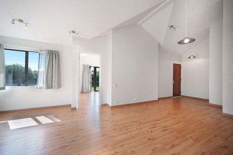 Photo of property in 2 Hillwell Drive, Henderson, Auckland, 0612