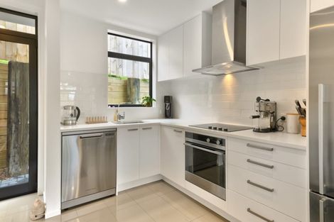Photo of property in 3/15 Chivalry Road, Glenfield, Auckland, 0629