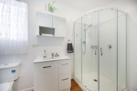 Photo of property in 28 Raglan Avenue, Cloverlea, Palmerston North, 4412