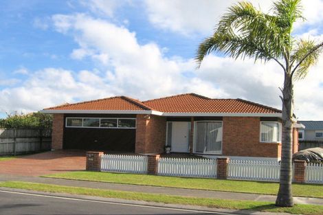 Photo of property in 1 Lakeside Drive, Orewa, 0931