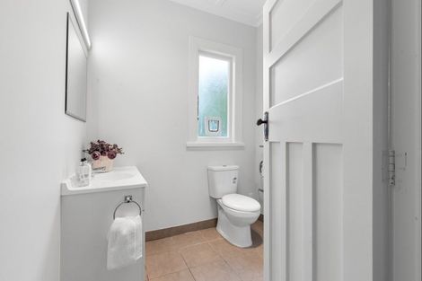 Photo of property in 36 Kingswood Street, Takaro, Palmerston North, 4412