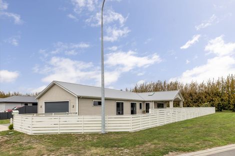 Photo of property in 2 Willowbrook Place, Clive, 4102