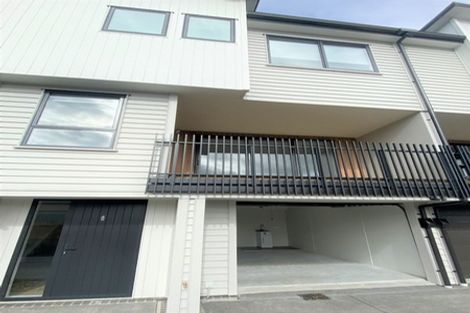 Photo of property in 4/5 Peachgrove Road, Te Atatu Peninsula, Auckland, 0610