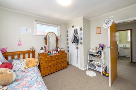Photo of property in 84 Cameron Crescent, Masterton, 5810