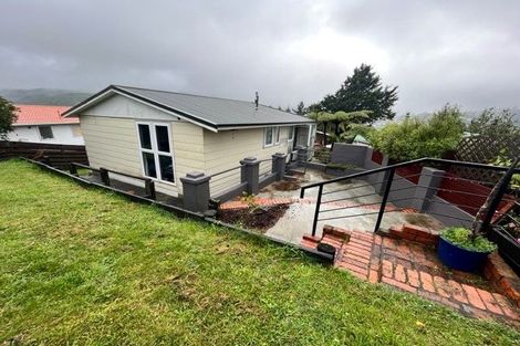 Photo of property in 3 Greenwich Grove, Stokes Valley, Lower Hutt, 5019