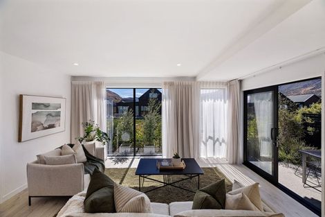 Photo of property in 18 Chapman Way, Jacks Point, 9371