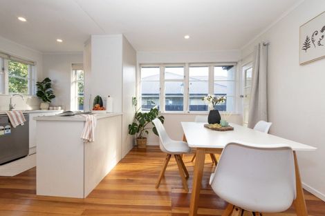 Photo of property in 2 Forth Terrace, Roslyn, Palmerston North, 4414