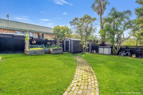 Photo of property in 3 San Ambrosio Rise, Henderson, Auckland, 0612