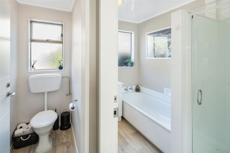 Photo of property in 2 Makatote Grove, Churton Park, Wellington, 6037