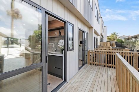 Photo of property in 67 Highland Park Drive, Botany Downs, Auckland, 2010
