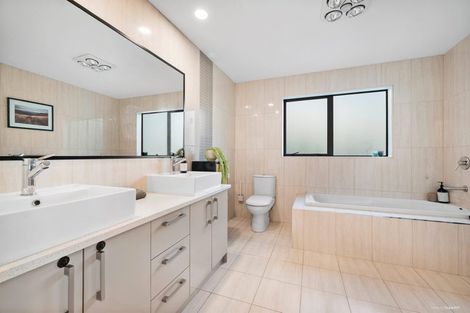 Photo of property in 2 Treetops Way, Bayview, Auckland, 0629