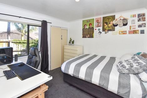 Photo of property in 22 Moyrus Crescent, East Tamaki Heights, Auckland, 2016