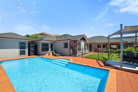 Photo of property in 11 Shelter Grove, Frankleigh Park, New Plymouth, 4310