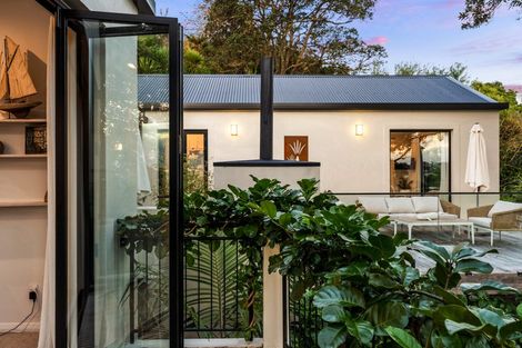 Photo of property in 10 Zita Avenue, Matakatia, Whangaparaoa, 0930