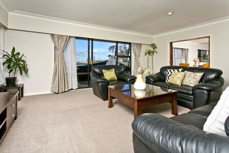 Photo of property in 1/24 Martin Crescent, Northcote, Auckland, 0627