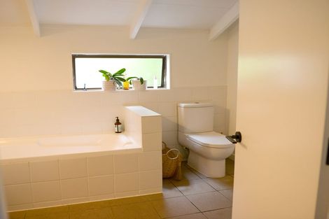Photo of property in 755 West Coast Road, Oratia, Auckland, 0604