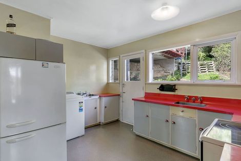 Photo of property in 84 Newlands Road, Newlands, Wellington, 6037