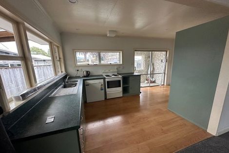 Photo of property in 1 Roslyn Road, Levin, 5510