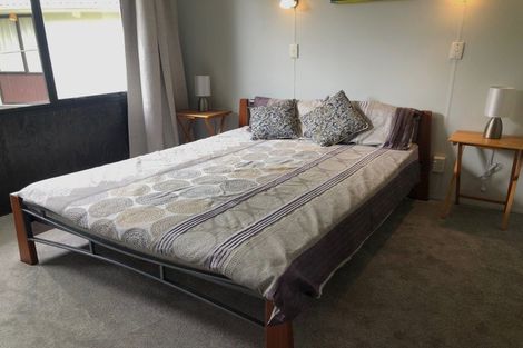 Photo of property in 2/5 Compass Place, Te Atatu Peninsula, Auckland, 0610