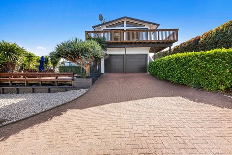 Photo of property in 4 Advene Road, Cockle Bay, Auckland, 2014
