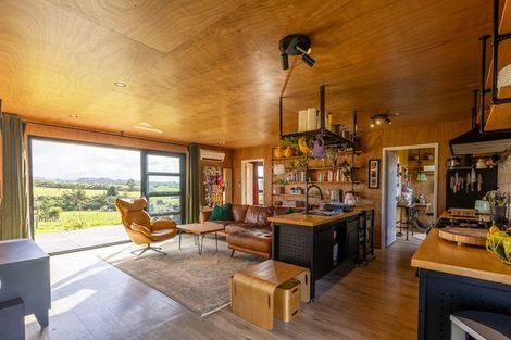 Photo of property in 237 Croydon Road, Midhirst, Stratford, 4394