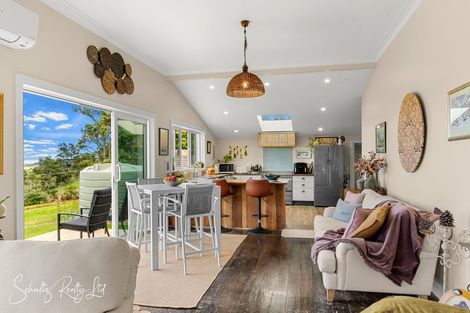 Photo of property in 17 Oparakau Road, Matakohe, 0594