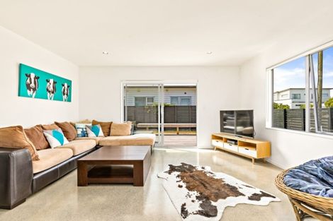 Photo of property in 10 Te Mauri Place, Omaha, 0986