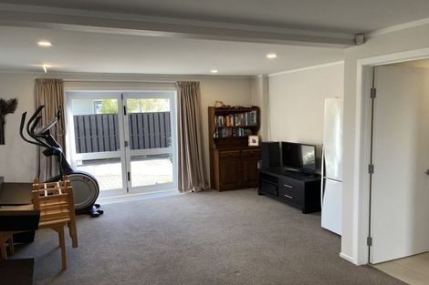 Photo of property in 11 Dawnhaven Drive, Te Atatu Peninsula, Auckland, 0610