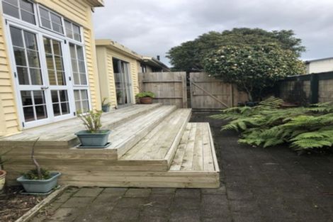 Photo of property in 26 Weymouth Street, New Plymouth, 4310