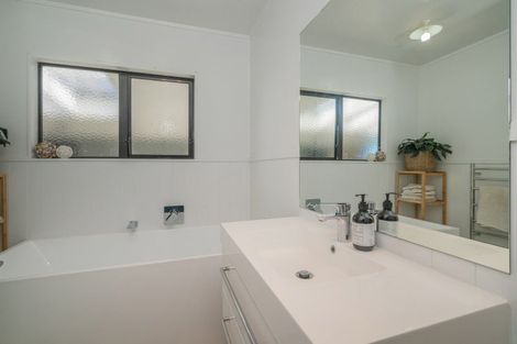 Photo of property in 8 Laura Place, Whitianga, 3510