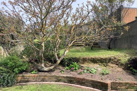 Photo of property in 52 Salford Street, Newlands, Wellington, 6037