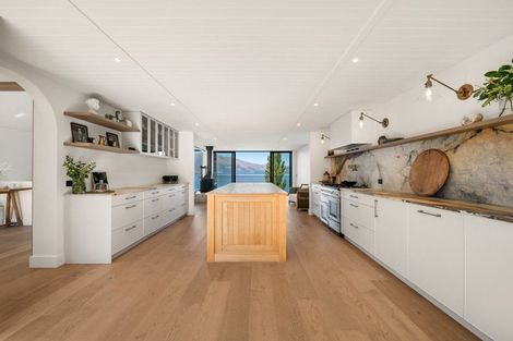 Photo of property in 66 Cedar Drive, Kelvin Heights, Queenstown, 9300