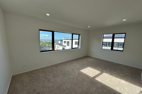 Photo of property in 3/90 Picasso Drive, West Harbour, Auckland, 0618
