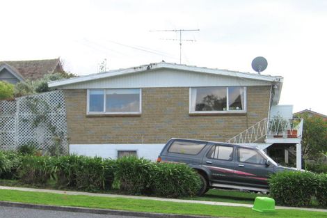 Photo of property in 2/31 Eastern Beach Road, Eastern Beach, Auckland, 2012