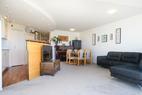 Photo of property in Seaview Apartments, 3/64 Milford Road, Milford, Auckland, 0620