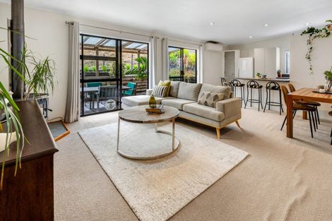 Photo of property in 17 Hayley Lane, East Tamaki Heights, Auckland, 2016