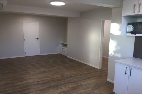 Photo of property in 11 Longcroft Terrace, Newlands, Wellington, 6037