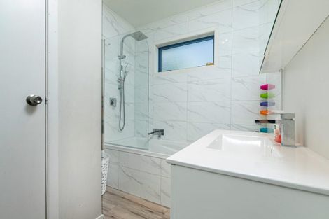 Photo of property in 17 Garelja Road, Henderson, Auckland, 0612