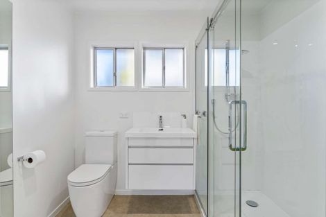Photo of property in 2/6 Pinedale Place, Henderson, Auckland, 0610