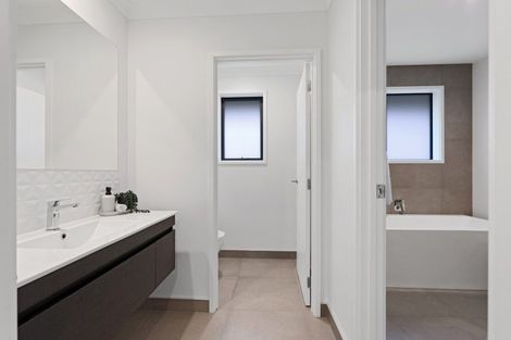 Photo of property in 160 Lakes Boulevard, Pyes Pa, Tauranga, 3112