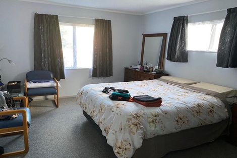 Photo of property in 90 Stewart Drive, Newlands, Wellington, 6037