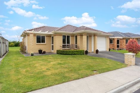 Photo of property in 39 Sovereign Isle Lane, Rototuna, Hamilton, 3210