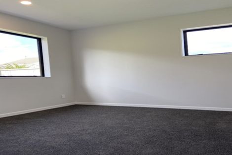 Photo of property in 35 Symes Drive, Red Beach, 0932