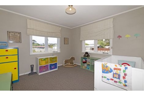 Photo of property in 14 Birdwood Road, Swanson, Auckland, 0612