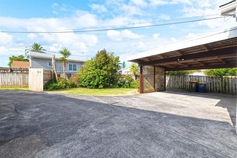 Photo of property in 64 Waimumu Road, Massey, Auckland, 0614