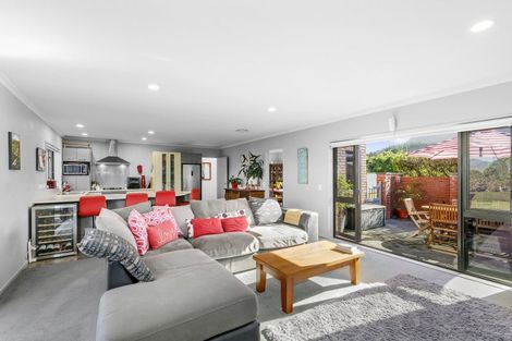 Photo of property in 17 Garrett Place, Riverstone Terraces, Upper Hutt, 5018